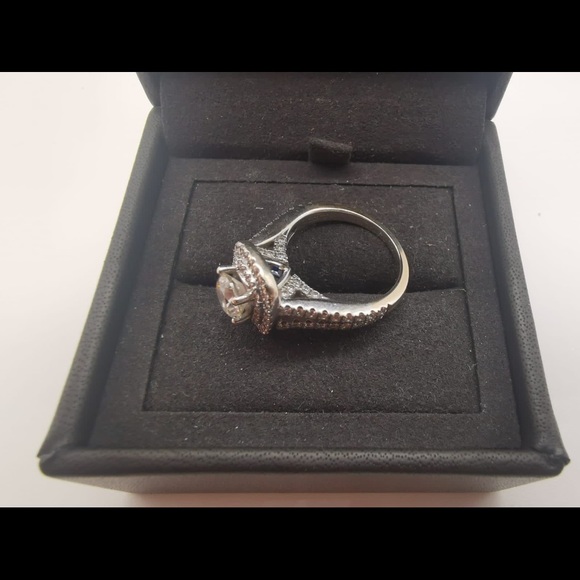 Vera Wang wedding set. - Picture 9 of 11